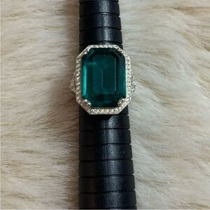 Elegant Silver and Green Gemstone Ring